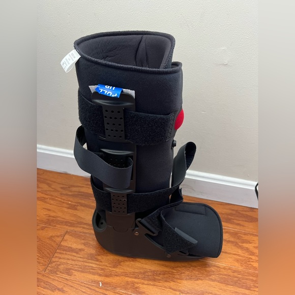 Aircast orthotic walking boot for foot and ankle injuries - Picture 8 of 9